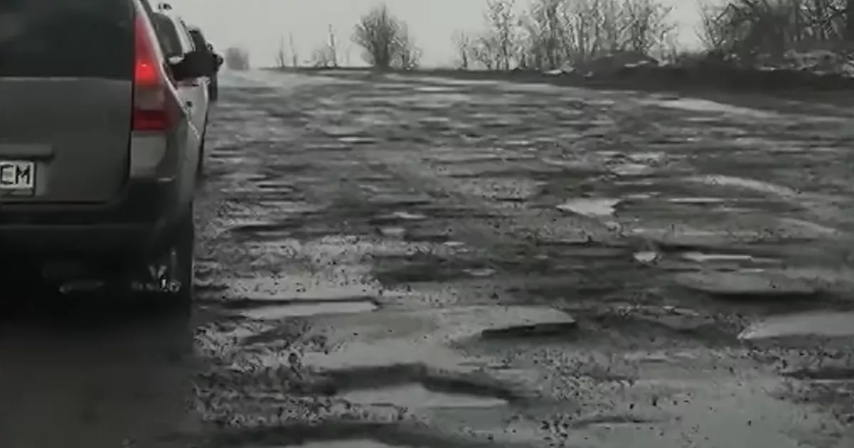 Що сталося з дорогами в Україні і коли почнуть ремонт: названо умову