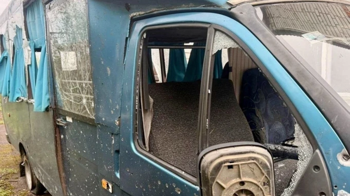 росіяни атакували рейсовий автобус на Нікопольщині: постраждали 3 людини