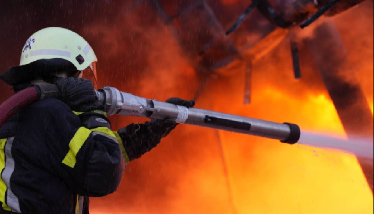 росіяни вдарили по Кривому Рогу: масштабна пожежа на інфраструктурі