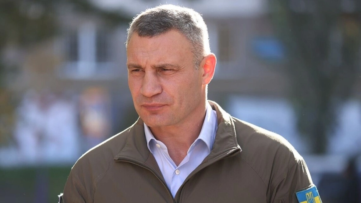 У Києві уламки влучили в медцентр: постраждали двоє людей — Кличко