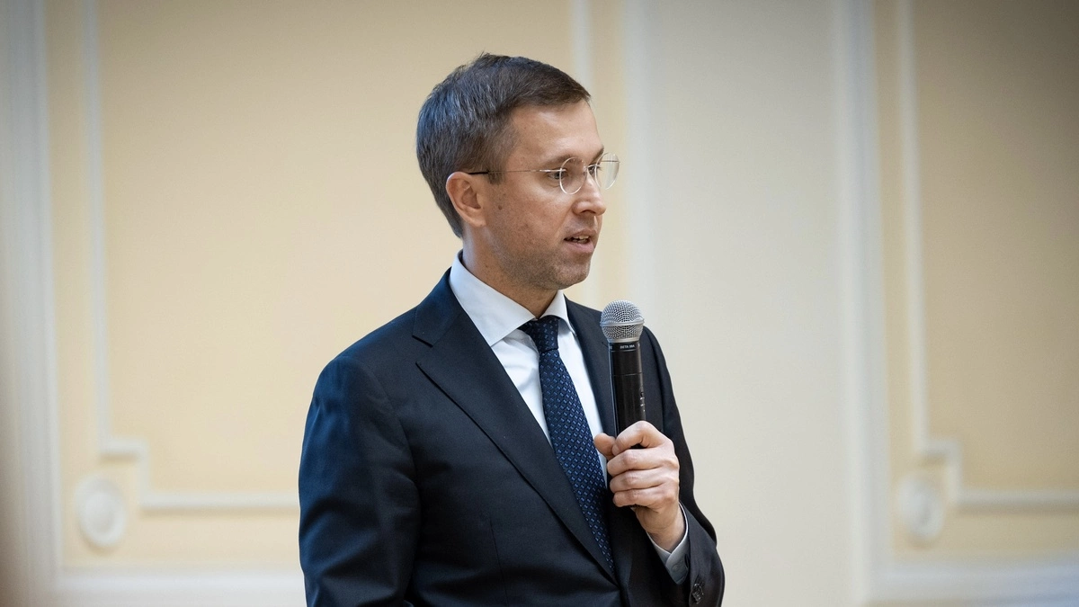Прем’єр закликав бізнес готуватися до найгіршого: бюджетна діра може сягнути $1,5 млрд