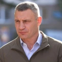 У Києві уламки влучили в медцентр: постраждали двоє людей — Кличко