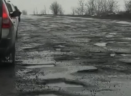 Що сталося з дорогами в Україні і коли почнуть ремонт: названо умову