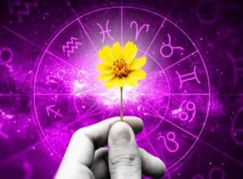 Чотири знаки Зодіаку ось-ось отримають потужне послання від Всесвіту