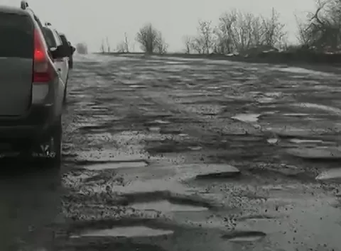 Що сталося з дорогами в Україні і коли почнуть ремонт: названо умову